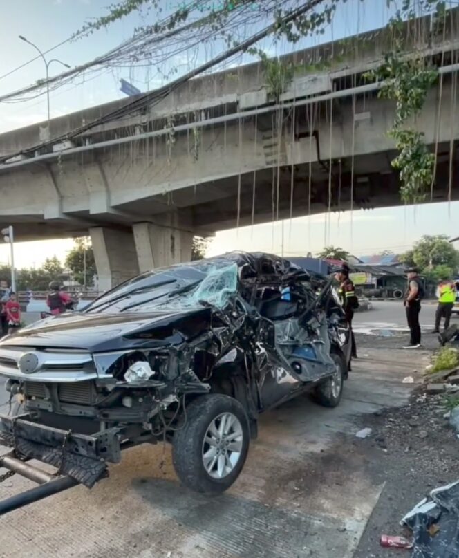 
					Mobil Tertabrak KRL di Jalan KH Sholeh Iskandar Bogor, Pengemudi Selamat