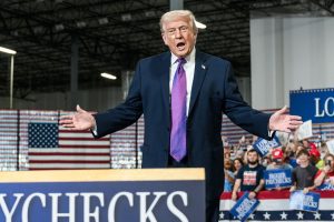AS – Iran Tandatangani Gencatan Senjata, Trump Ancam Serangan Berlanjut