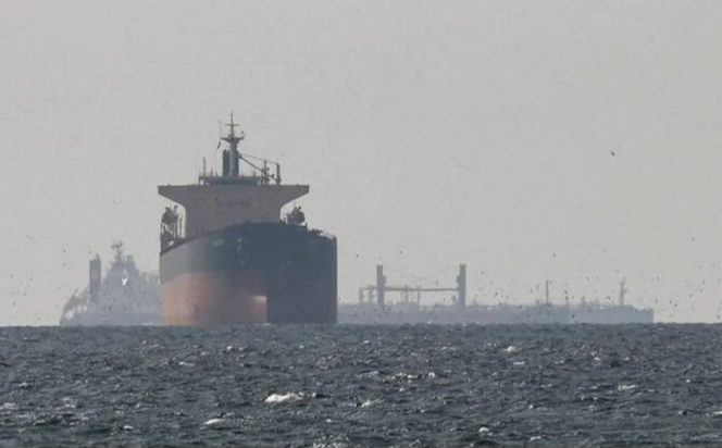 
					Harga minyak meluncur di bawah US$ 80 per barel akibat kesepakatan damai AS-Iran