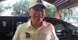 Pakai Baju PSI, Jokowi Blusukan ke Lampung